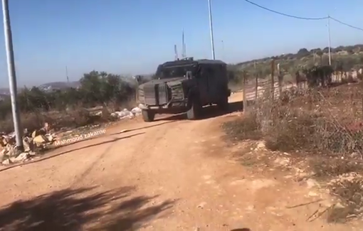 Thumbnail preview image for the video titled: Israeli forces prevent journalists from covering their siege of a house in the village of Sayr