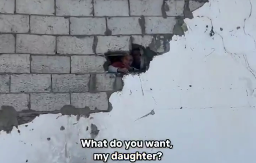 Thumbnail preview image for the video titled: Children ask for flour through hole in the wall of an UNRWA warehouse