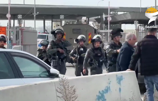 Thumbnail preview image for the video titled: Israeli soldiers force Palestinian journalists to stop their coverage after shooting dead a man at the Qalandiya checkpoint