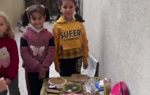 Thumbnail preview image for the video titled: Children prepare a feast, out of sand