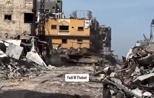 Thumbnail preview image for the video titled: Israeli tanks open fire on Palestinians returning to Rafah