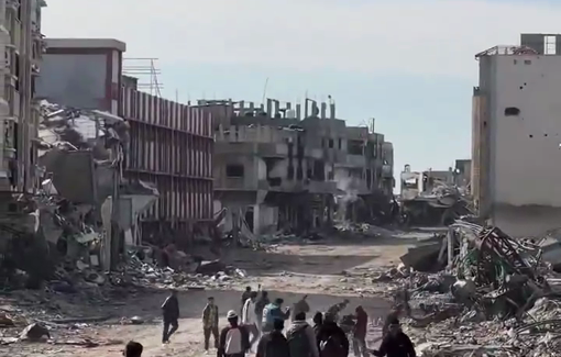 Thumbnail preview image for the video titled: Civilians and journalists take cover as Israeli troops open fire at Al-Awda roundabout, Rafah