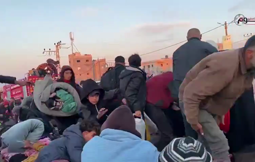 Thumbnail preview image for the video titled: Crowds seek over as IDF troops shoot at civilians lining up to return to North Gaza