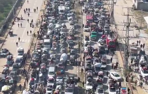 Thumbnail preview image for the video titled: Convoy of thousands of cars on Salah Al-Din Street returning to northern areas of Gaza