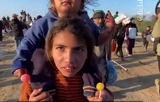 Thumbnail preview image for the video titled: Barefoot child carries her little sister on arduous journey back to northern Gaza