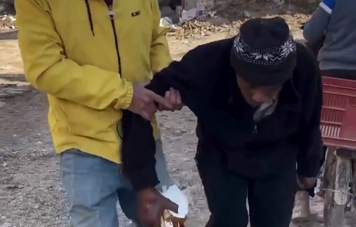 Thumbnail preview image for the video titled: Families including elderly people were forcibly displaced from Tulkarm RC