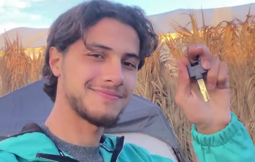 Thumbnail preview image for the video titled: Youth returns to northern Gaza to find his home undamaged