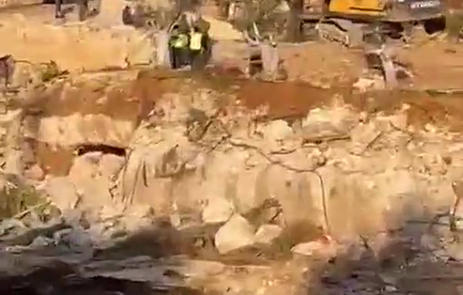 Thumbnail preview image for the video titled: Israeli authorities demolishing a restaurant to the west of Bethlehem