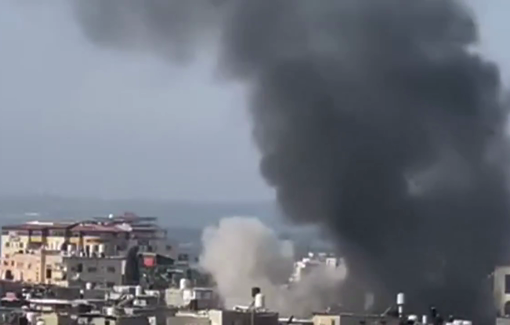 Thumbnail preview image for the video titled: A huge fire breaks out in Al-Shuhada (Tulkarm) after the israelis blow up civilian buildings