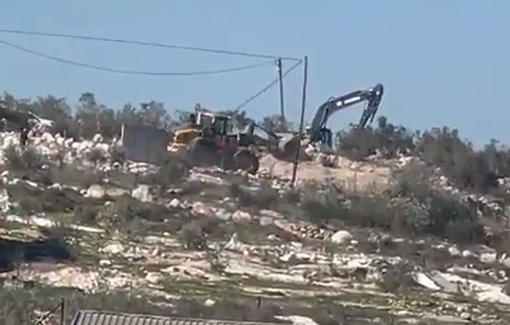 Thumbnail preview image for the video titled: Israeli forces using a bulldozer to bring down the electricity network near Idhna