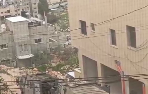 Thumbnail preview image for the video titled: Israeli troops stormed a building in the vicinity of Nur Shams