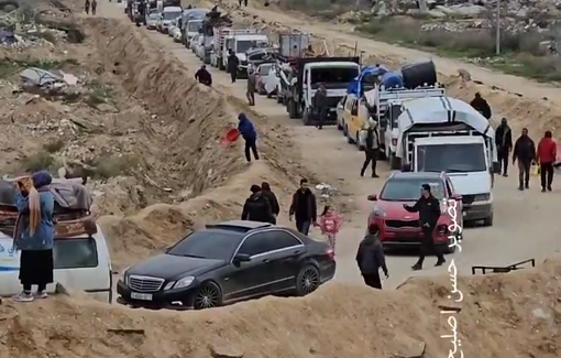 Thumbnail preview image for the video titled: Long line of return to northern Gaza following IDF withdrawal from Netzarim