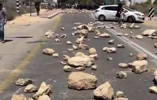 Thumbnail preview image for the video titled: Israeli settler mobs sabotaging roads leading to Gaza to block and prevent humanitarian aid