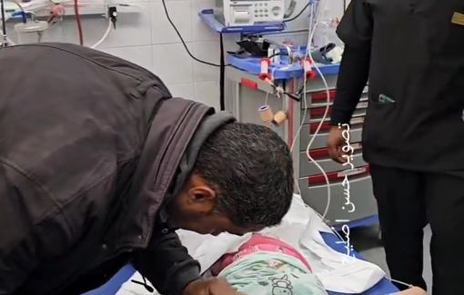 Thumbnail preview image for the video titled: Child injured by Israeli gunfire in Khan Younis