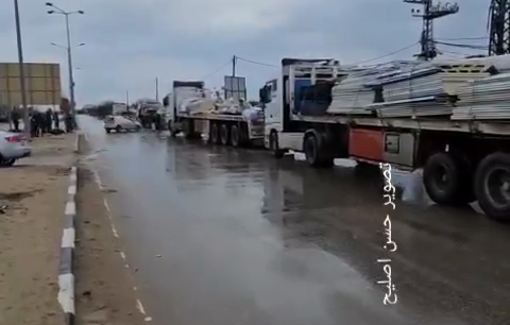 Thumbnail preview image for the video titled: Only five trucks with mobile homes have successfully entered the Gaza Strip