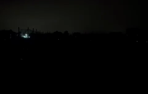 Thumbnail preview image for the video titled: Violent Israeli bombardment resumes at night in Beit Lahia