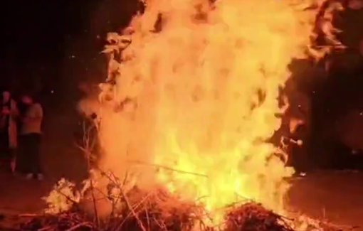 Thumbnail preview image for the video titled: Activists supporting the Kisiya family in Al-Makhrour gather around a bonfire