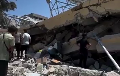 Thumbnail preview image for the video titled: Mustafa Hafez school collapsed in IDF bombing