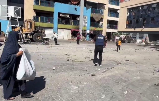 Thumbnail preview image for the video titled: Salah al-Din school: people flee as IDF ordered evacuation for another strike