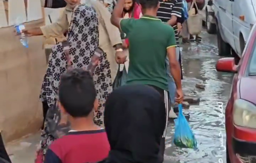 Thumbnail preview image for the video titled: Gazan displaced citizens have to walk long distances on foot through the destroyed streets