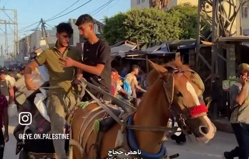 Thumbnail preview image for the video titled: Hundreds on the street forced to evacuate Al-Aqsa Martyrs Hospital