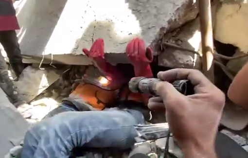 Thumbnail preview image for the video titled: Baby rescued alive from the rubble of Zo'rob family home