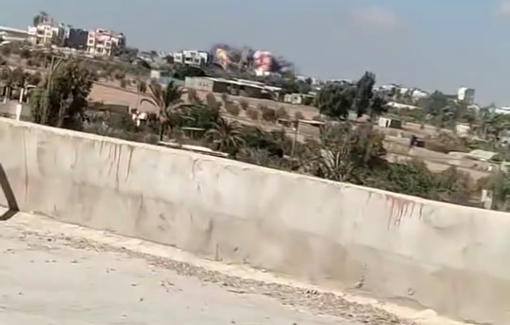 Thumbnail preview image for the video titled: Mother and daughter killed in Israeli airstrikes on houses in Khan Younis