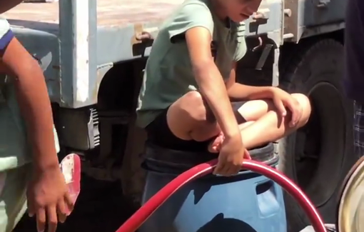 Thumbnail preview image for the video titled: A child's daily struggle to obtain water in Jabalia camp