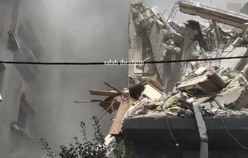 Thumbnail preview image for the video titled: Immediate aftermath of the strike on Al-Farouq Mosque