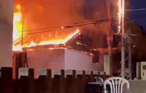 Thumbnail preview image for the video titled: A house was set on fire next to the targeted car in the Iktaba suburb of Tulkarm.