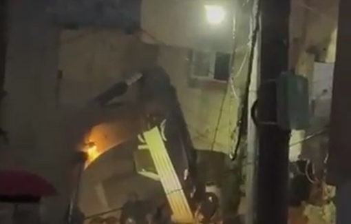 Thumbnail preview image for the video titled: Israeli soldiers desecrate bodies of Palestinians after throwing them from the roof of the besieged house