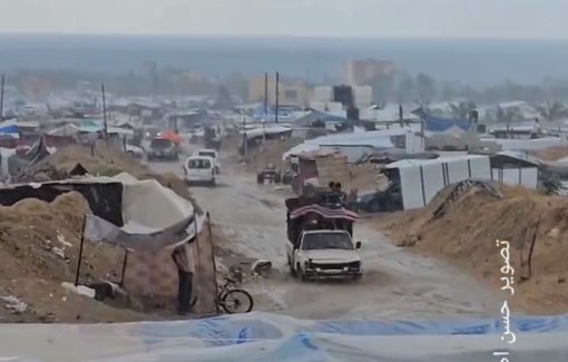 Thumbnail preview image for the video titled: Heavy rains falls on dilapidated tents in Khan Younis