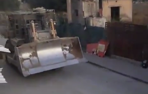 Thumbnail preview image for the video titled: Israeli demotion vehicles continue to storm Jenin