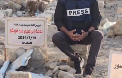 Thumbnail preview image for the video titled: Journalist Mohammed Qriqea sits by his mother's tomb, executed by the IDF in Al-Shifa hospital