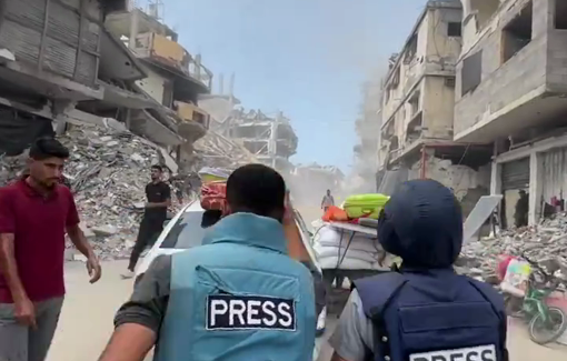 Thumbnail preview image for the video titled: Israeli bombs a house on street used by civilians to move south