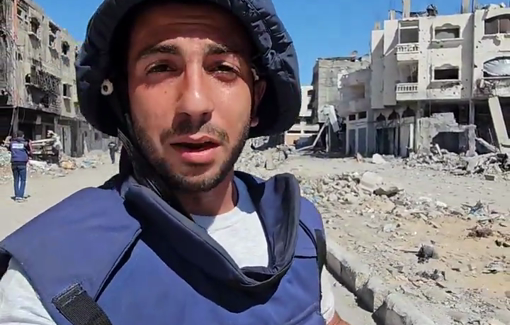 Thumbnail preview image for the video titled: Anas Al-Sharif documents the situation on the outskirts of Jabalia camp