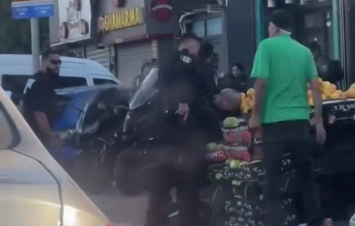 Thumbnail preview image for the video titled: The forces point their weapons at residents in Ras al-Amoud neighborhood after settlers attacked them