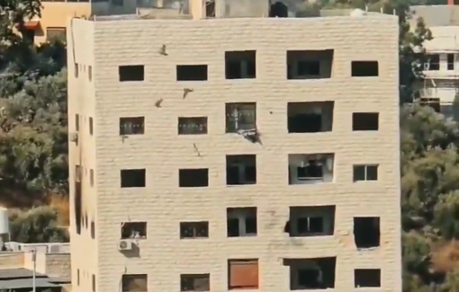 Thumbnail preview image for the video titled: Israeli forces  target the besieged apartment in the east of Tulkarm with more than 20 "Energa" missiles