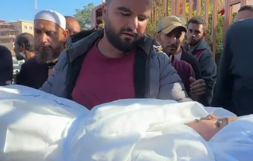 Thumbnail preview image for the video titled: Photojournalist carries his niece murdered in Israeli bombing of his family