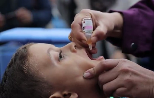 Thumbnail preview image for the video titled: Good start for polio vaccination campaign in Gaza city despite an Israeli attack on a vaccination center