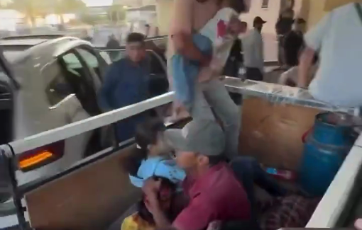 Thumbnail preview image for the video titled: Many children injured in Israeli bombing of tents in the "safe zone"