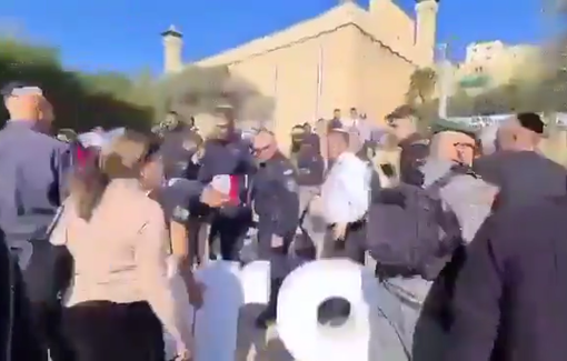 Thumbnail preview image for the video titled: Itamar Ben Gvir and Jewish supremacists invading the Old City of Hebron