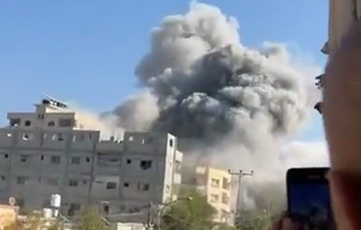 Thumbnail preview image for the video titled: Israeli bombing of Al-Farouq mosque in Nuseirat